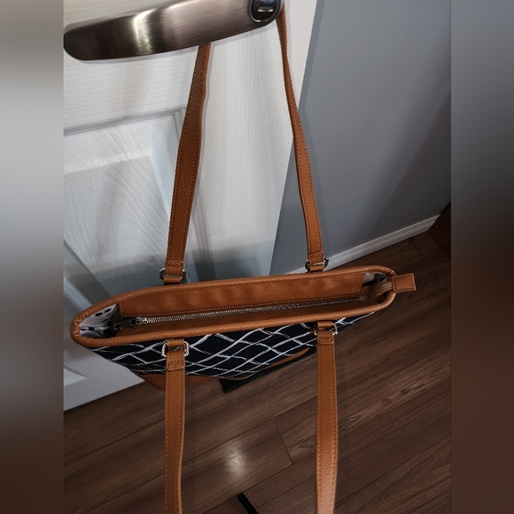 Jewell by Thirty-one Tote - Picture 3 of 6